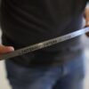 Nahaufnahme eines Lintzaagmeesters Bandsägeblatts mit feiner Zahnung und aufgedruckter Größenangabe